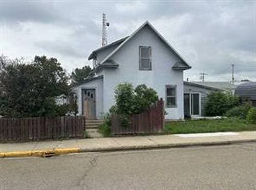 306 1 Street W